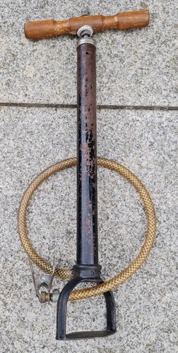 Vecchia pompa bici antica anni